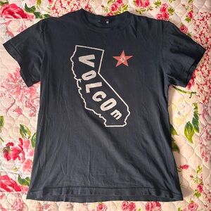 y2k era Volcom Black Graphic Tee with Red Star